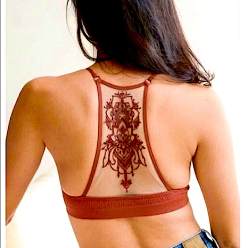 Sports bra with mesh back